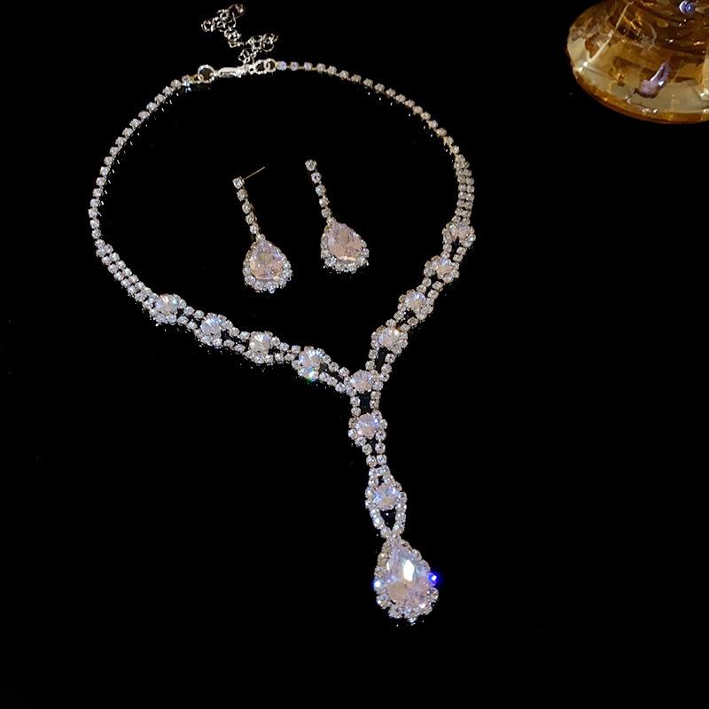 Set Colier și Cercei Geometrice cu Diamante Zirconiu - Bijuterii Elegante de Lux Ușor