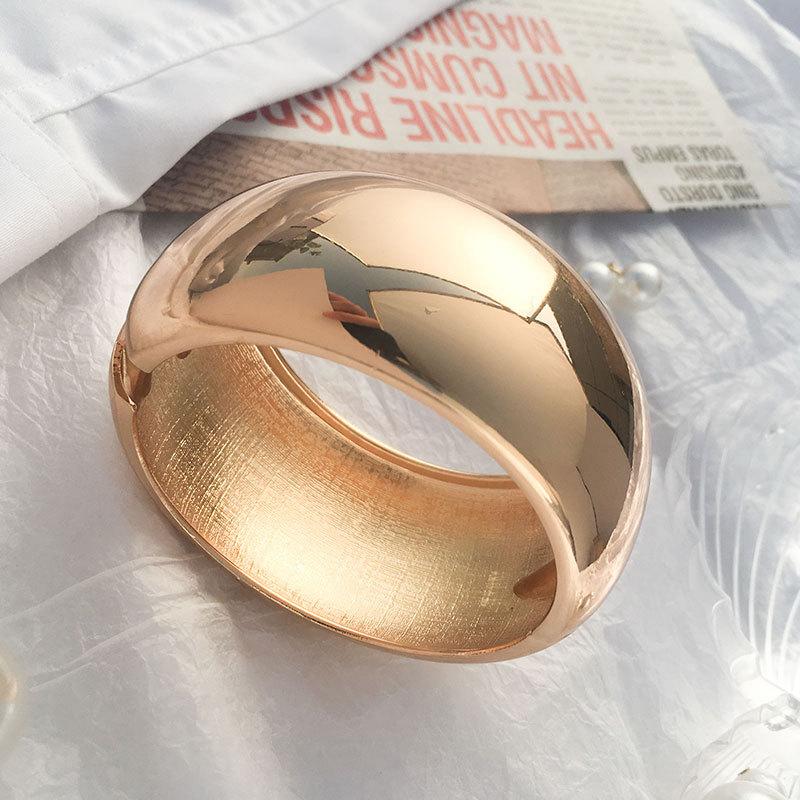 Punk Hiphop Wide Asymmetric Bangles Bracelet For Women Statement Smooth Alloy Bangle Jewelry Femme Accessories Manchette