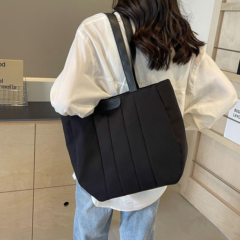 High Value Large Capacity Women's Bag 2025 Spring New Fashion Portable Simple Commuting Versatile Shoulder Canvas Tote Bag
