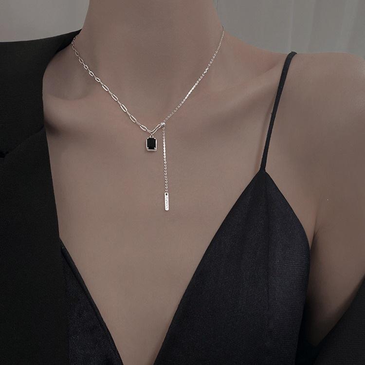 Elegant Black Square Pendant Necklace - 2022 Women's High-End Design Collarbone Chain
