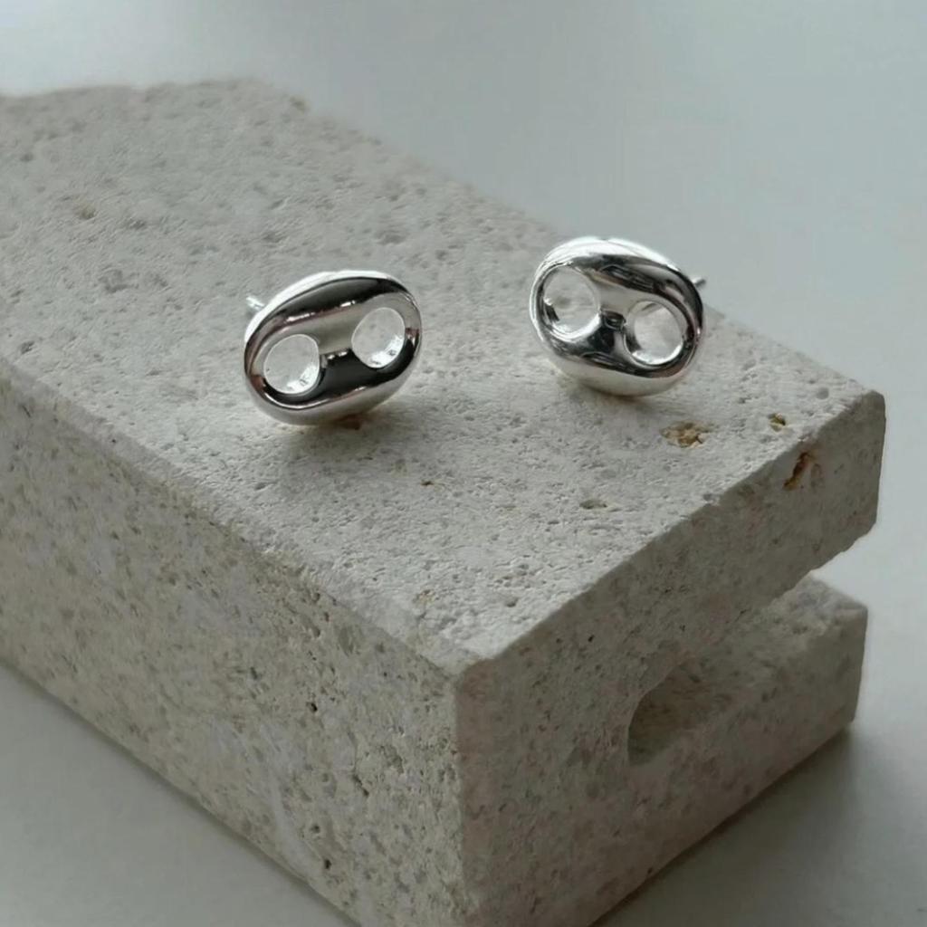 Elegant Metal Pig Nose Stud Earrings: 2024 Hot Autumn/Winter Style for Women