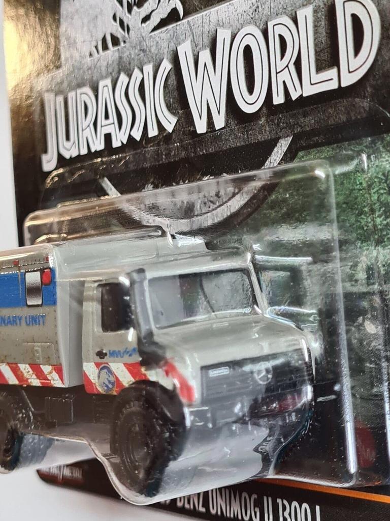 Hot Wheels Premium HCP08 Diecast Jurassic World Unimog U 1300 L Scale 1/64