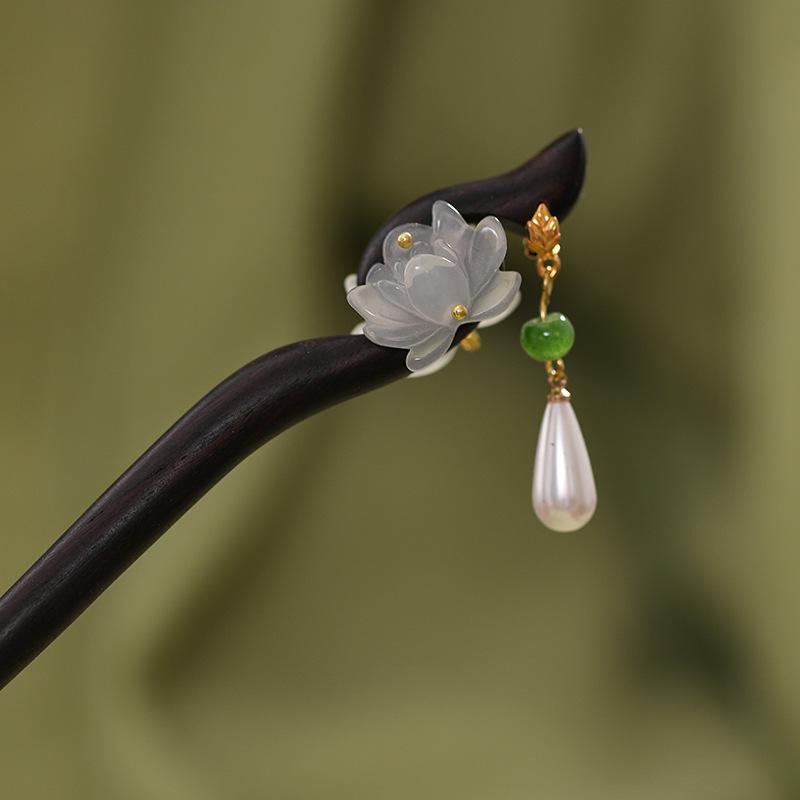 "Auspicious Lotus Cloud Sandalwood Hairpin: Ancient Chinese Style Hanfu Headdress for Women"