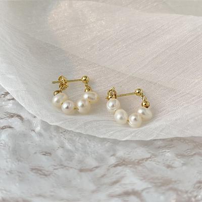 Natural Freshwater Pearl Ear Hoop - Elegant and Exclusive Earrings That Are Versatile and Luxurious.