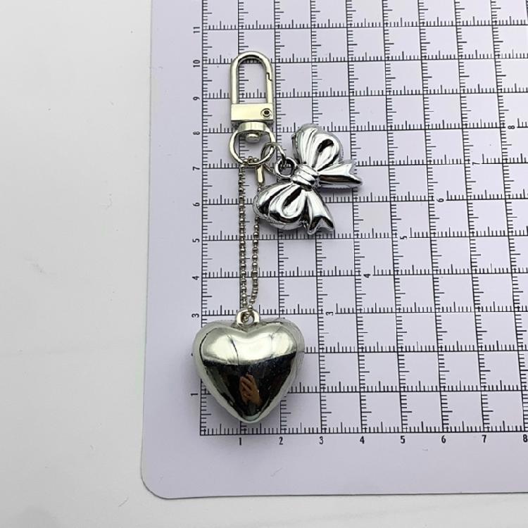 Fashionable Love Heart Keychain Charm Stylish Pendant Adds Personality to Bags and Keys Decoration for Daily Use