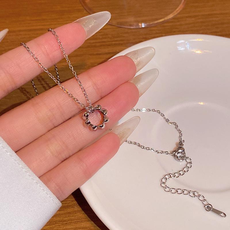 High-end Super Flash Zircon Titanium Steel Necklace Women's Versatile Niche Temperament Silver Collarbone Chain Internet Celebrity New Accessories