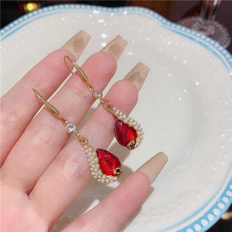 Personalized court style phoenix earrings for women, Chinese style red crystal earrings, niche medieval earrings.