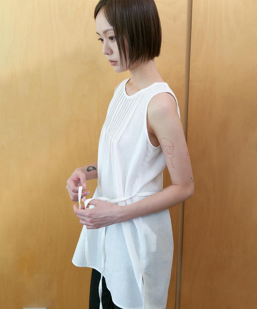 STEP AROUND Tucked Strap Tunic Blouse_White