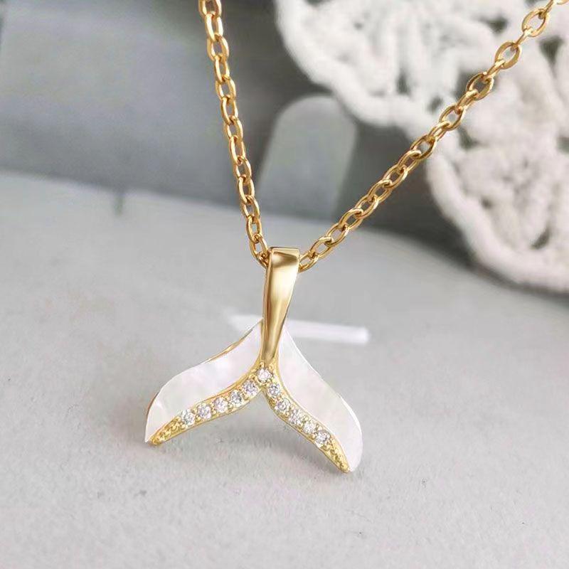 Korean Mother-of-Pearl Fishtail Necklace for Women, High-End Clavicle Chain, Titanium Steel, Colorfast, Perfect Gift.