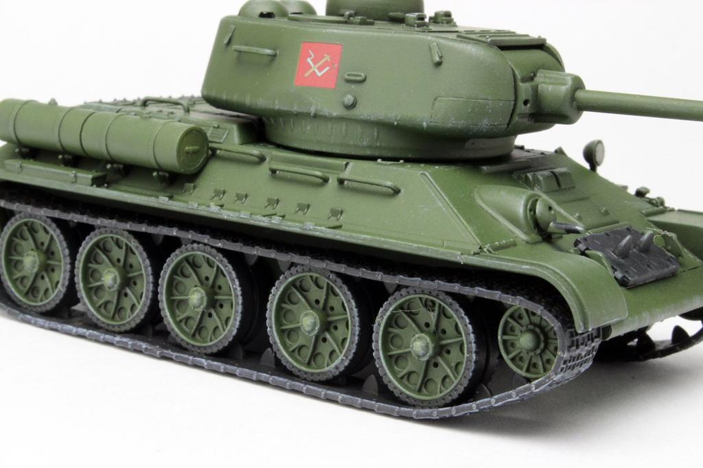 Dragon Girls & Panzer Movie 1/72 T-34/85 Pravda High School Plastic Model GP72-11