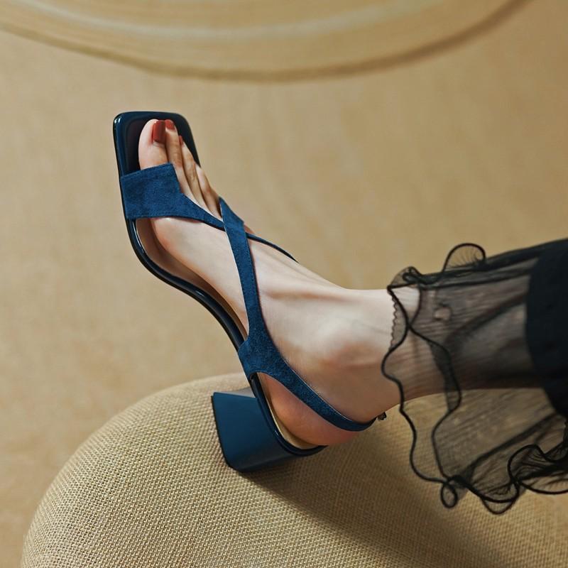 French Gentle Wind 2024 Spring/Summer Set of toes crossed with matte thick heel women's sandals casual back strap medium high heels