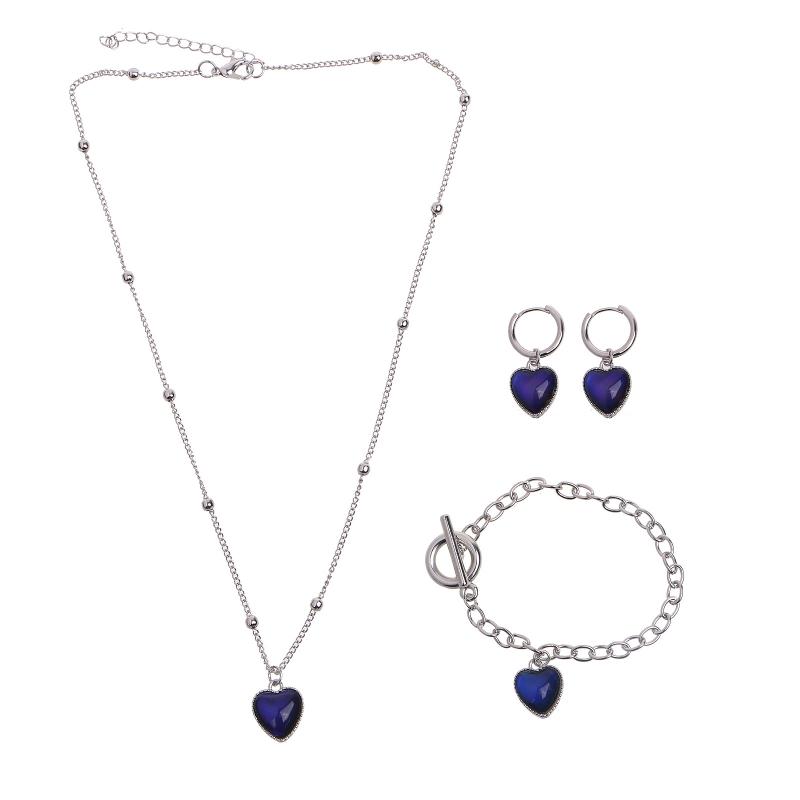 

Discoloration Necklace for Women Vintage Fluorescence Heart Shaped Necklace Pendant Jewelry Floating Charm Gifts 1