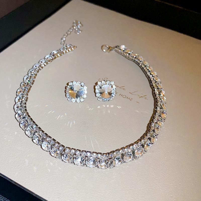 Elegant Rhinestone Square Earrings & Necklace Set – Light Luxury Clavicle Chain Jewelry for Fashionable Evening Wear