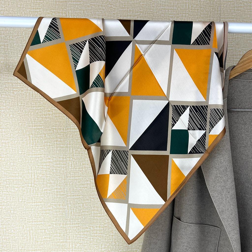 Spring And Summer Silk Chinese Square Scarves Go Out To The Street With Mulberry Silk Silk Scarves With Fresh Green Silk Scarves And Shawls.