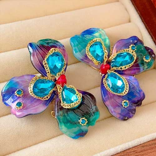 Elegant Women Men Fashion Classic Crystal Pendant Earrings For Women Girls Vintage Palace Style Gorgeous Ear Rings Jewelry