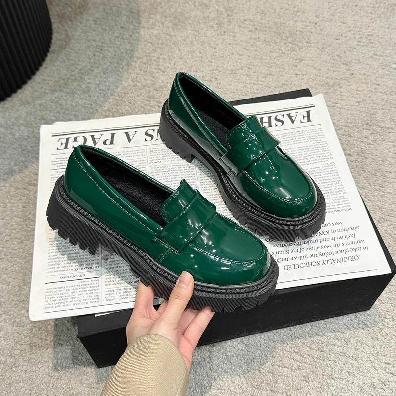 Лакированные туфли-оксфорды для женщин модные туфли без застежек туфли на платформе и квадратном среднем каблуке женские мокасины больших размеров 39 зелёный 2339₽