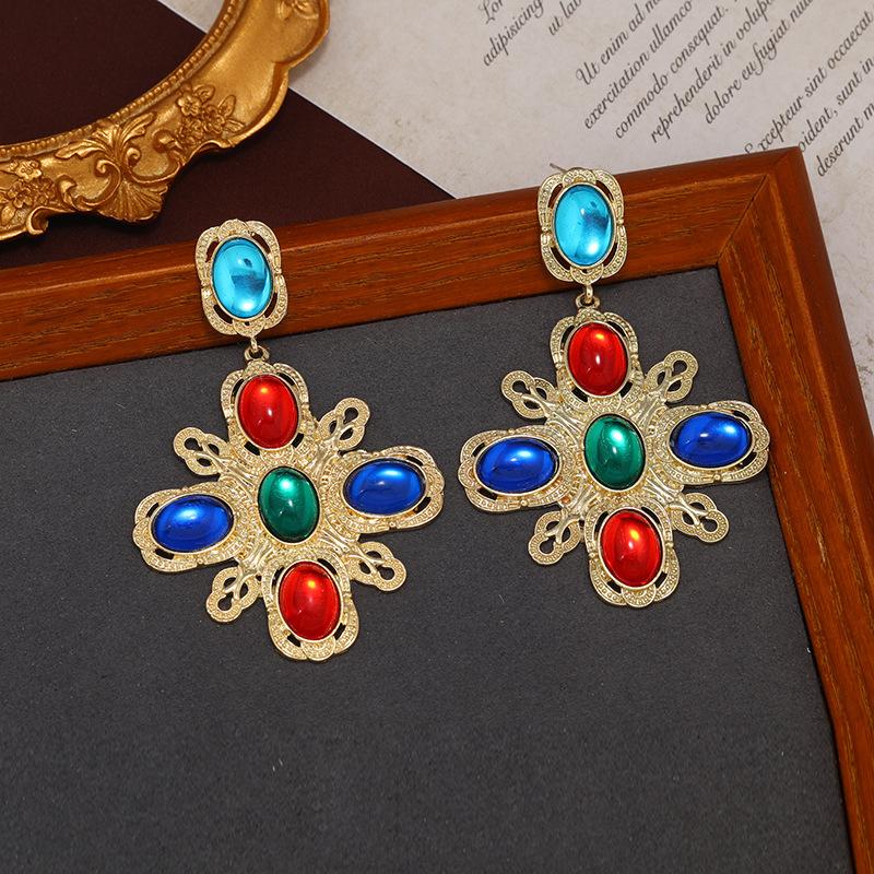 Women Classic Baroque Middle Earrings Jewelry Crystal Gold Color Exquisite Luxury Ear Rings Lady Party Banquet Drop Earring