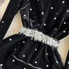 Balck Hepburn Sweet Style Damenkleid Flare Langarm Diamantständer Samt Hohe Taille A-Linie Kleider Herbst Winter Modedesign Partykleidung