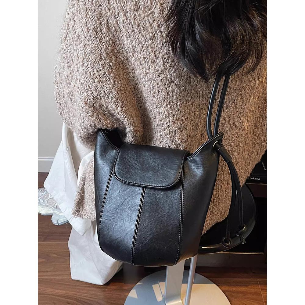 Fashion 2025 niche design new women's bucket bag retro simple high sense versatile women's shoulder bag