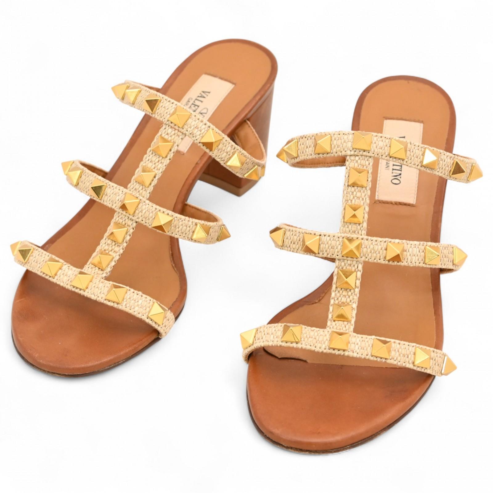 

Оригинальные мюли-босоножки VALENTINO Rockstud из соломы и льна 34.5 va6610kh