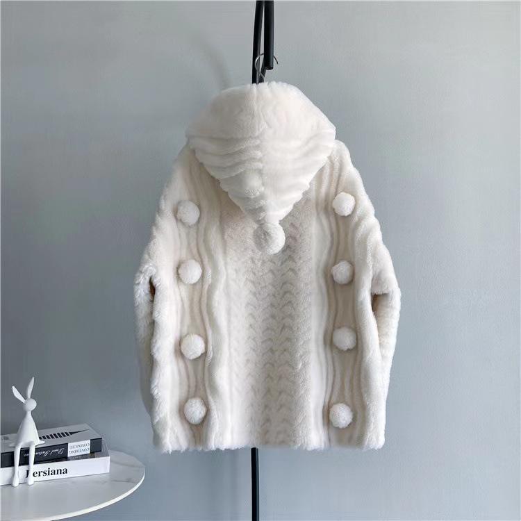 Autumn and winter new lamb wool hooded wool ball sheep shearing medium and long fur young coat thick fur
