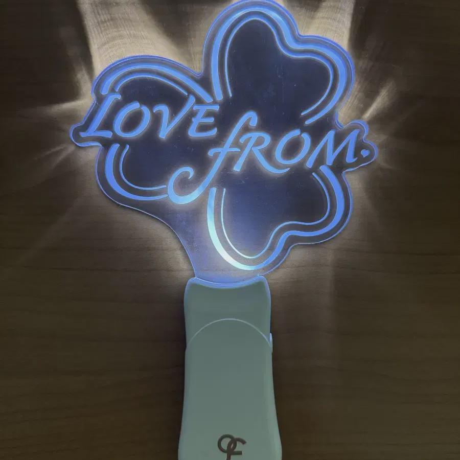 

Концертный лайтстик Fromis9