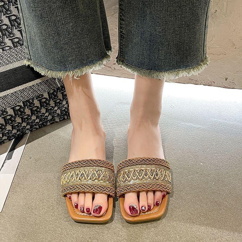 Girl flat bottom one-word drag year summer new models go out retro ins trendy temperament versatile large size slippers women