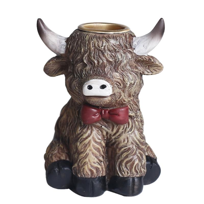 

Artistic High Land Cow Shape Candle Stand Resin Scottish Calf Gnomes Statue Taper Candlestick Holders For Living Room Decors