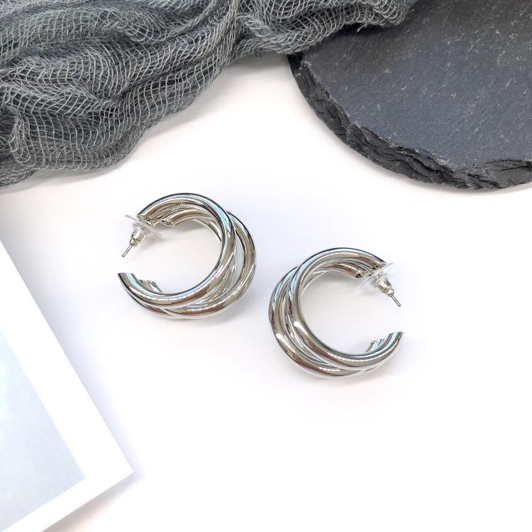 Retro stil personlighet överdrivna metallnitar örhängen enkla geometriska barockstil hoppande örhängen mode öron smycken