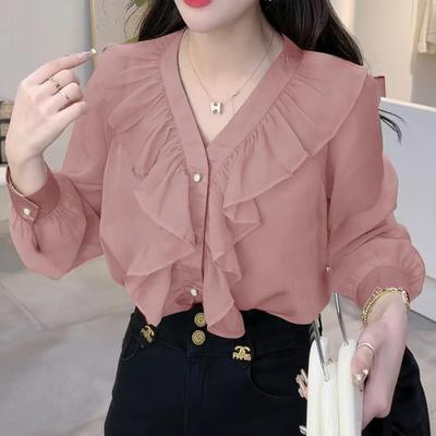 Ein stilvolles und wunderschönes, gerüschtes Chiffon-Langarmshirt mit V-Ausschnitt für Damen im Frühherbst, ein lockeres und modisches Oberteil, das den Bauch bedeckt.