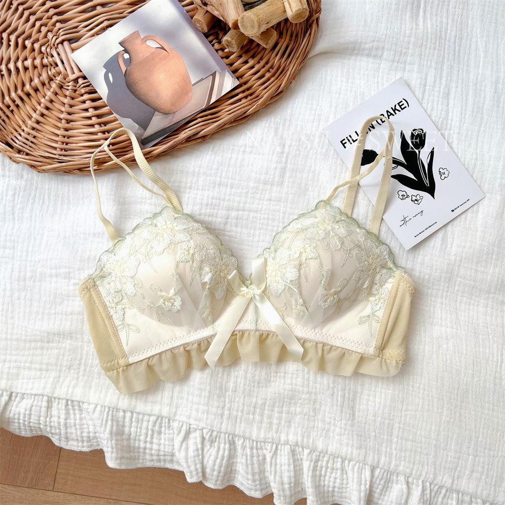 The new Japanese girls' underwear women's small breasts gather sexy lace pure desire without steel ring to close the breast top support bra cover