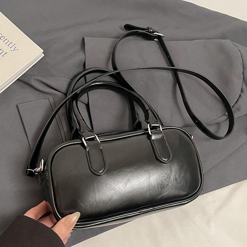 Retro commuting simple Korean version casual solid color portable bowling bag fashion high sense versatile commuting messenger bag