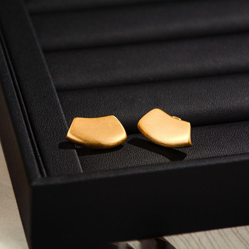 

Accessible Luxury Niche Design Auricle Stud Earrings Sterling Silver Needle Matte Metal Brushed Earrings Stylish Non-Piercing Ear Clip Gold No Word (Ear Pin)