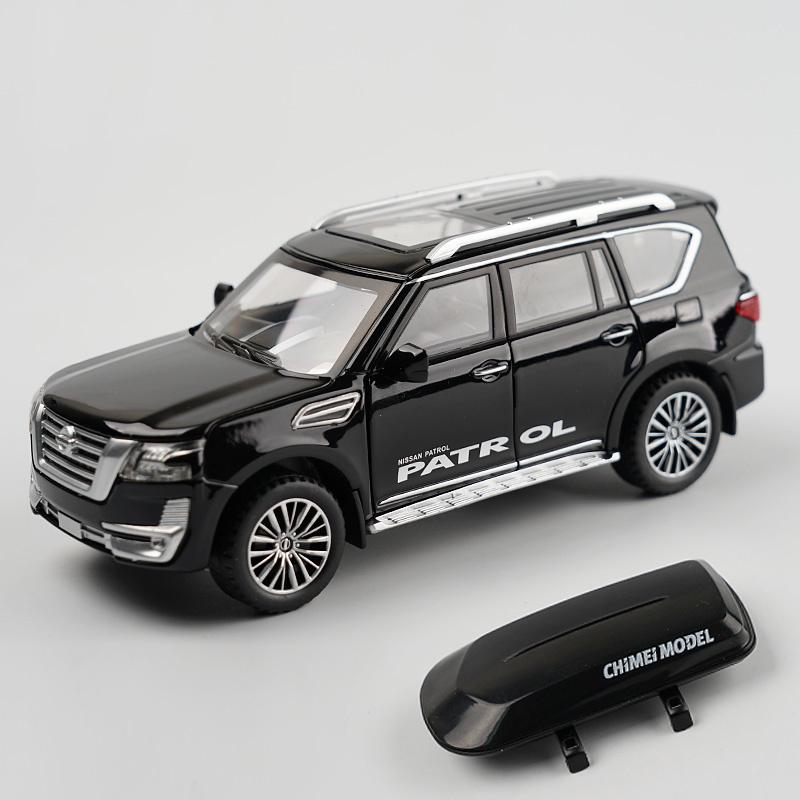 

1:32 Модель іграшкового автомобіля Nissan Patrol, лита під тиском під тиском Y62, із багажником для подорожей, звуком і світлом Колекція дитячих іграшок. чорний