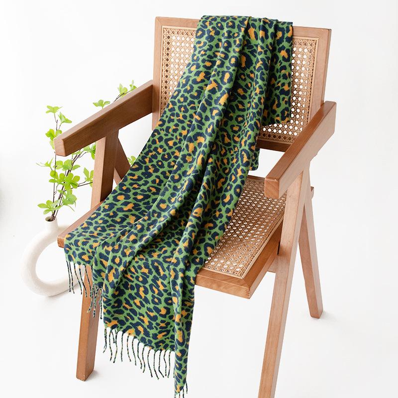 Autumn and Winter New Green Leopard Print Scarf for Women European and American Warm Versatile Neck Scarf Comfortable Imitation Cashmere Shawl