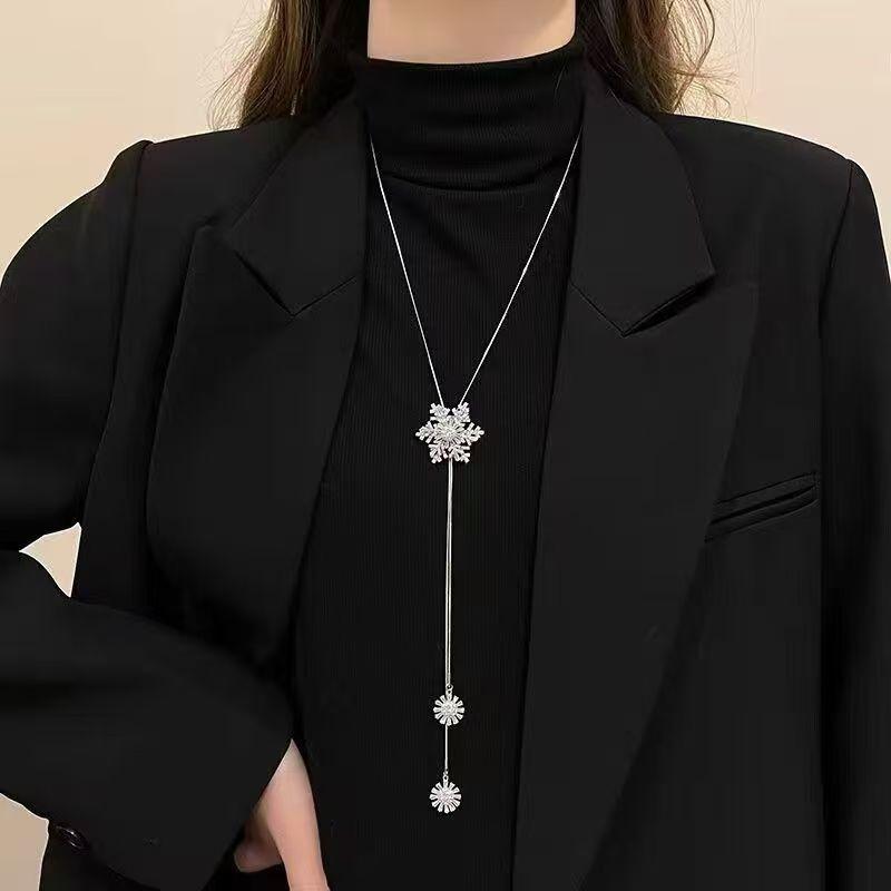 Adjustable Sliding Chain Rotating Snowflake Rhinestone Pendant Necklace for Women , Light Style 41 - 50cm
