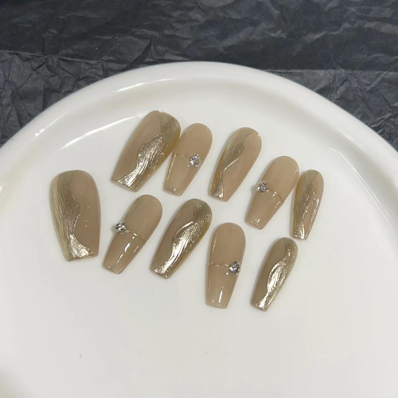 

Ношение брони Чистый ручной маникюр Готовый продукт Патч для накладных ногтей Половина лица Волшебное зеркало Телесный цвет Флэш-блестки Носить броню Large L