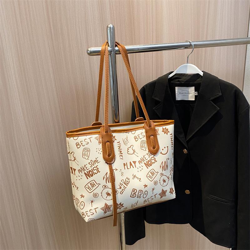 

2024 женская стильная, вместительная сумка-тоут с принтом для студентов колледжей brown коричневый