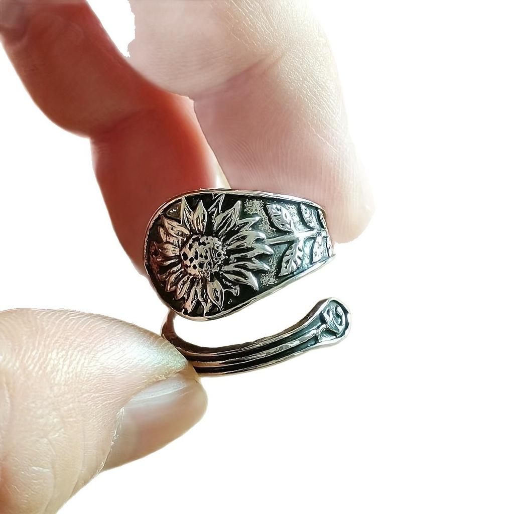 Retro Sunflower Pattern Open Adjustable Ring Temperament Men and Women Couple Ring Jewelry