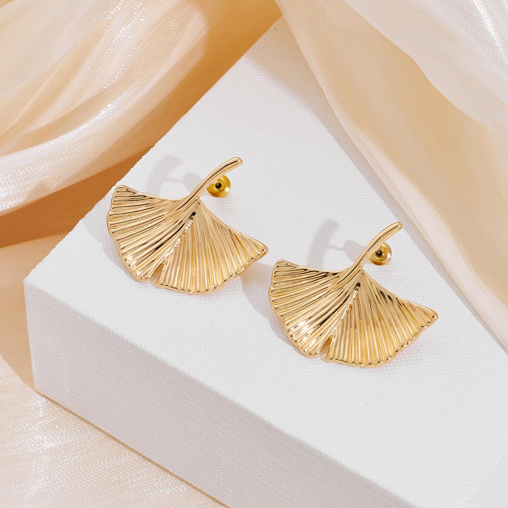 Cercei Europeni & Americani High-End cu Frunză de Ginkgo din Aliaj - Design Îndrăzneț, Elegant, Exagerat