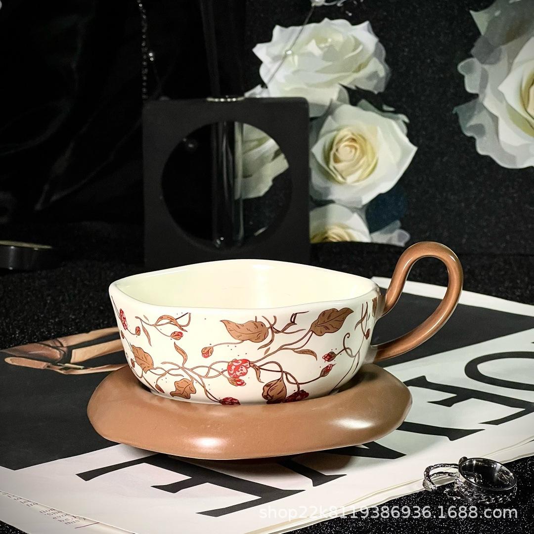 

Fengxin Flower Hanging Ear Coffee Cup Saucer Ceramic Coffee Cup Gift Retro Style Simple Light Luxury Fashion Cup 240ML бронзовий