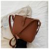 Fashionable Large-capacity Crossbody Bag with Shoulder Strap - Versatile Commuter Bucket Bag