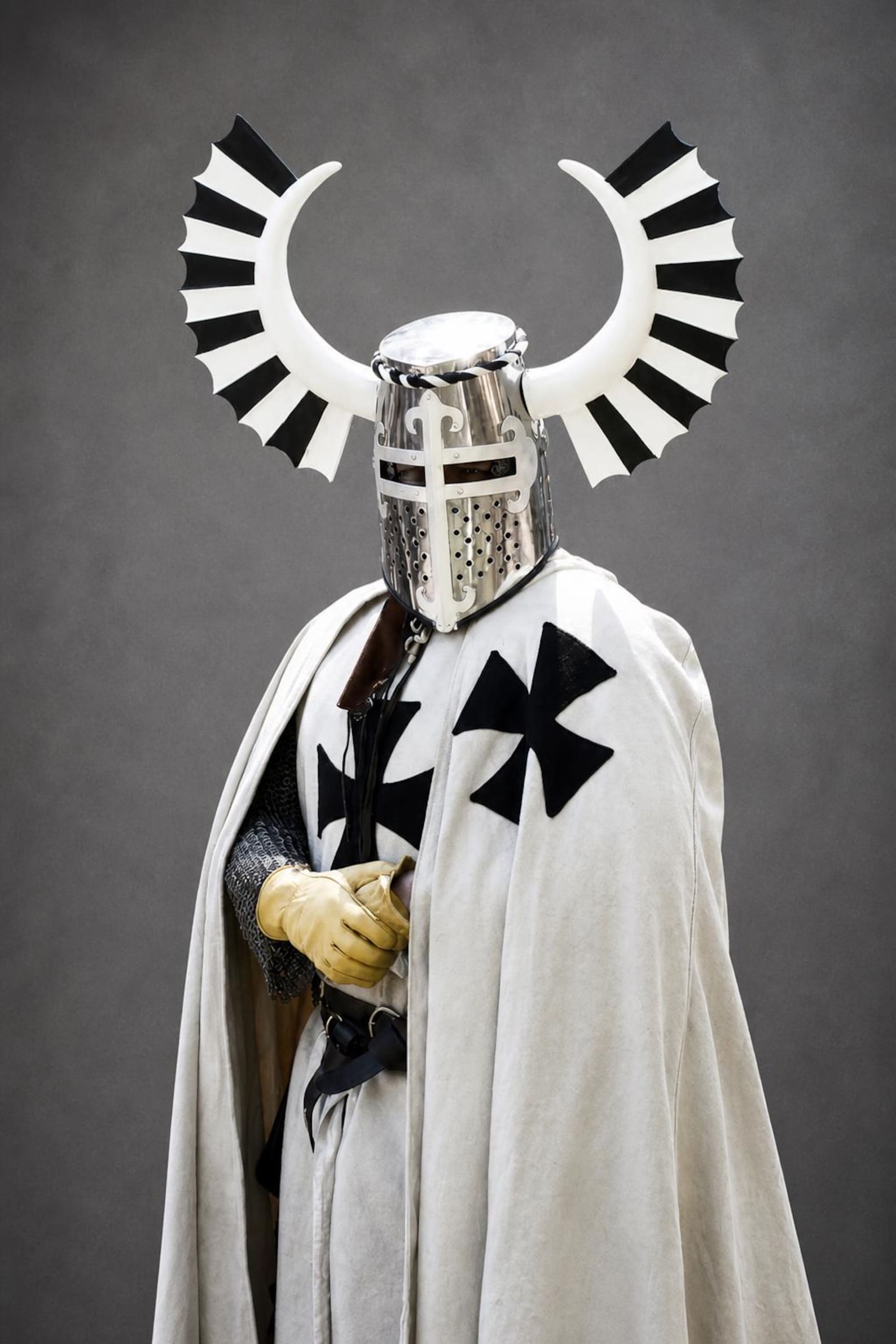 Crusader Knight Armor Outfit with Winged Helmet & White Cloak – Renaissance Fair Costume