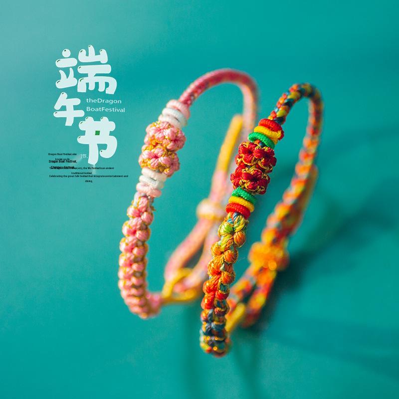 Braccialetto con Corda a Cinque Colori per il Festival delle Barche Drago con Design a Fiore di Pesco e Perline d'Oro della Fortuna - Prodotto Semi-Finito Tessuto a Mano