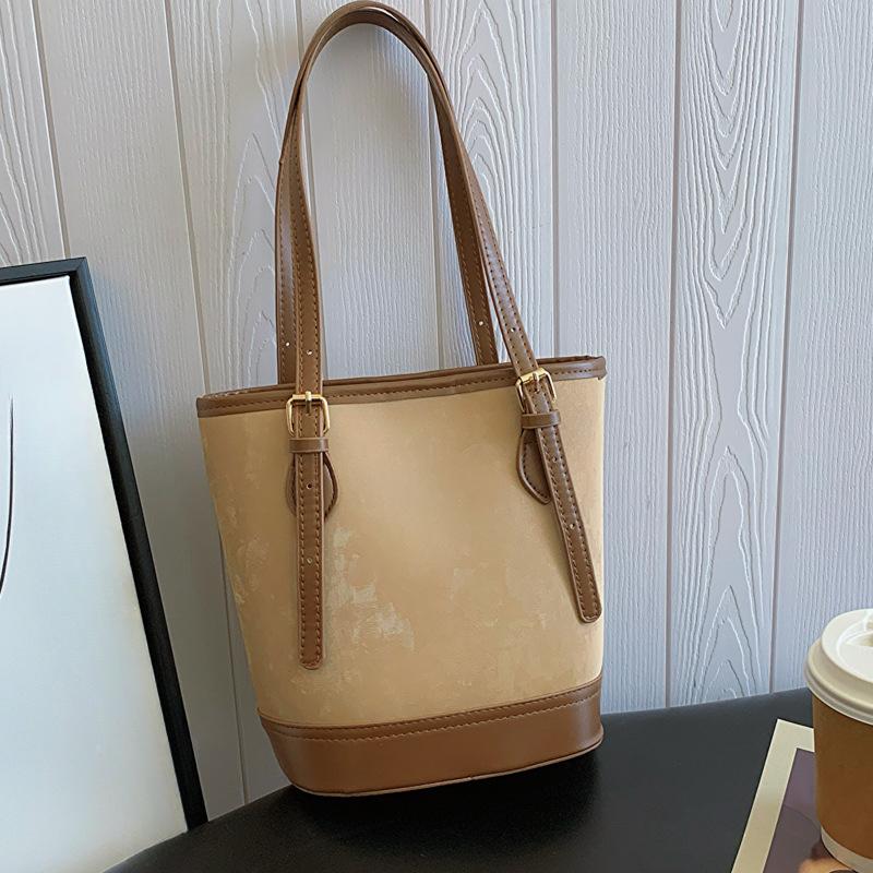 Large Capacity  Fashionable and Elegant Commuting Bag for Women In Spring and Summer New Simple and Trendy One-shoulder Oblique Bucket Bag