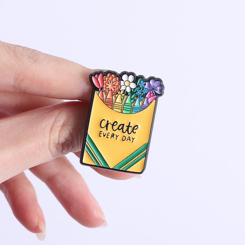 Jeden Tag kreiert Emaille-Anstecknadeln Bunte Buntstifte Broschen Reversabzeichen Cartoon Floral Niedlicher Kleidungsschmuck Geschenk für Freunde