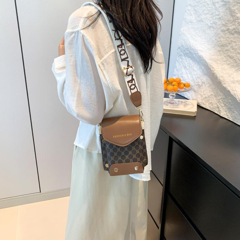 Fashion Is Popular This Year 2025 Summer Casual Small Fresh Mobile Phone Bag Women's Bag New Trendy and Beautiful Shoulder Small Square Bag