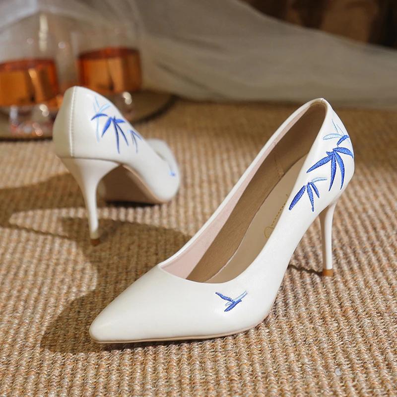 

Fashion Chinese Style Embroidery Pumps Women Sexy Pointed Toe Stiletto Heel Party Shoes Woman Slip-On Pu Leather High Heels Shoes Ladies 40 бежевый