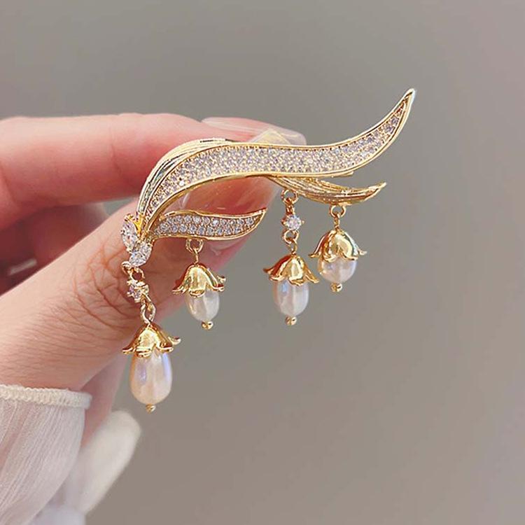 Elegant Pearl Brooch - High-End Minimalist Clothing Accessory