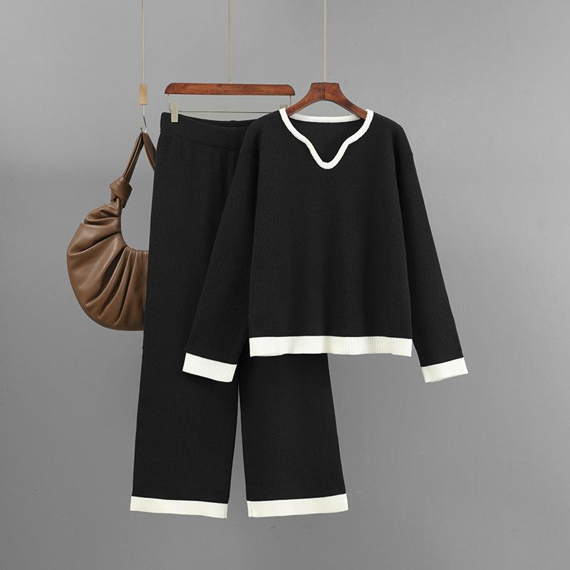 A New Autumn and Winter Striped Knitted Suit for Women, A V-neck Color-blocking Top and Wide-leg Pants Two-piece Set